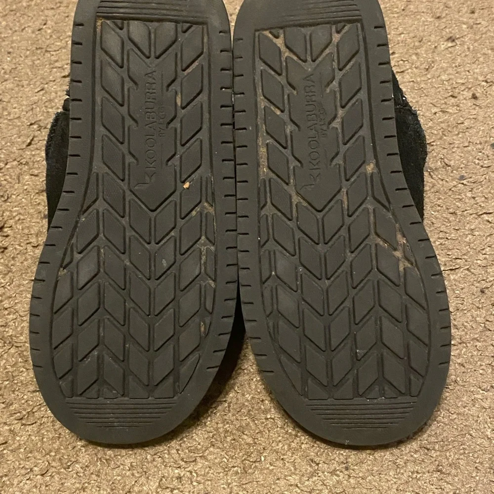 Koolaburra style toe spotting